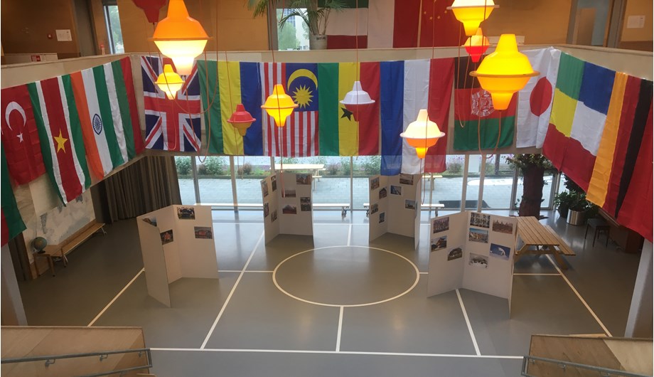 De Kindercampus herbergt op dit moment meer dan 75 nationaliteiten. We hebben van ieder land een vlag. 