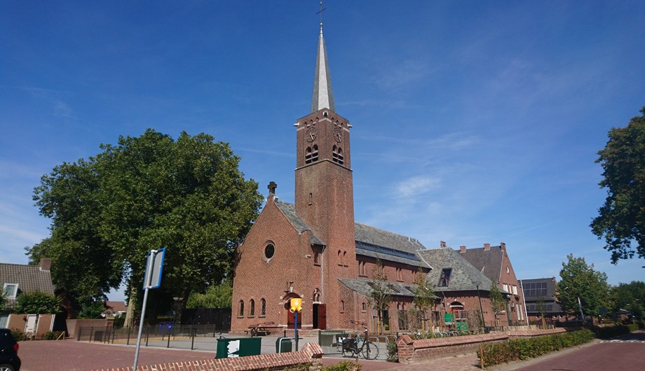 Samenwijs Torenlei is gevestigd in het kerkgebouw van Esbeek. 