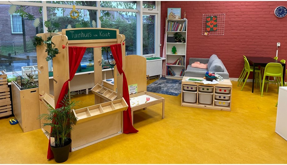 Naast een peuterspeelzaal is er in het kindcentrum ook een voor- en naschoolse opvang.