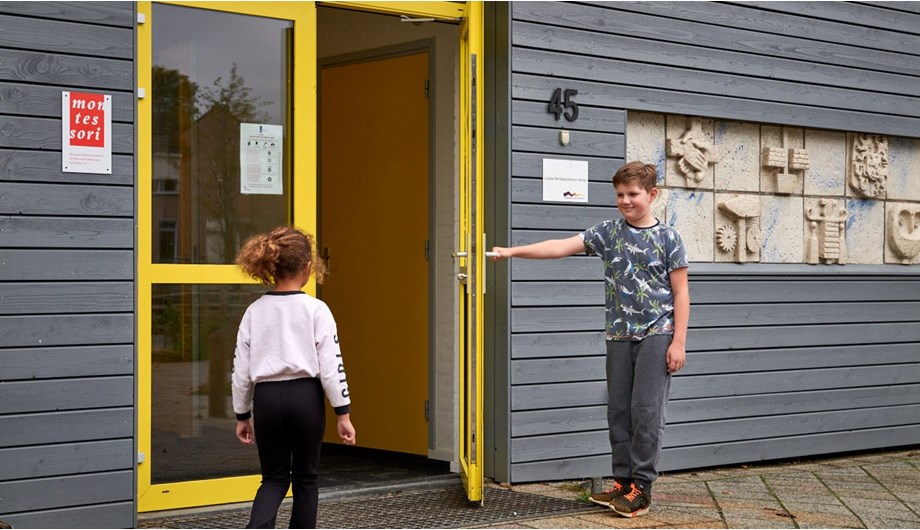 Wees welkom op Montessorischool Venray. 
Wij zetten graag onze deur voor u open en laten u zien hoe wij werken. 