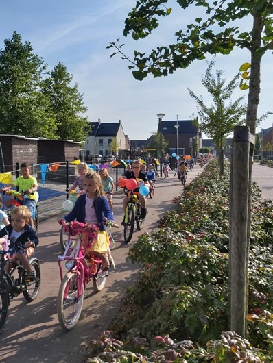 Het schooljaar begonnen met een project van Veilig Verkeer Nederland : Op voeten en fietsen naar school.