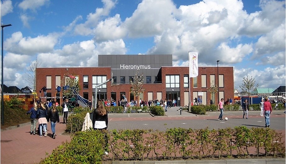De Hieronymusschool maakt onderdeel uit van multifunctioneel centrum 'De Bloesem' in Wognum.