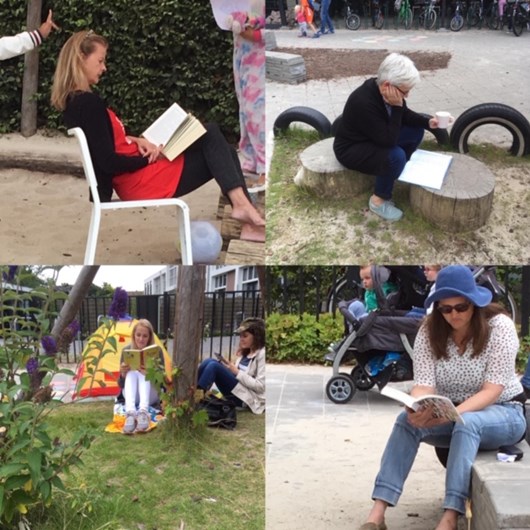 Regelmatig onderneemt het schoolteam acties om lezen te promoten, zoals hier op het plein om het lezen in de grote vakantie te stimuleren. 