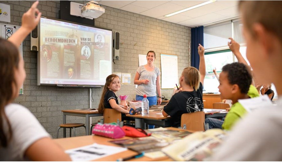 Schoolfoto van PCBO Regenboog-Woudhuis