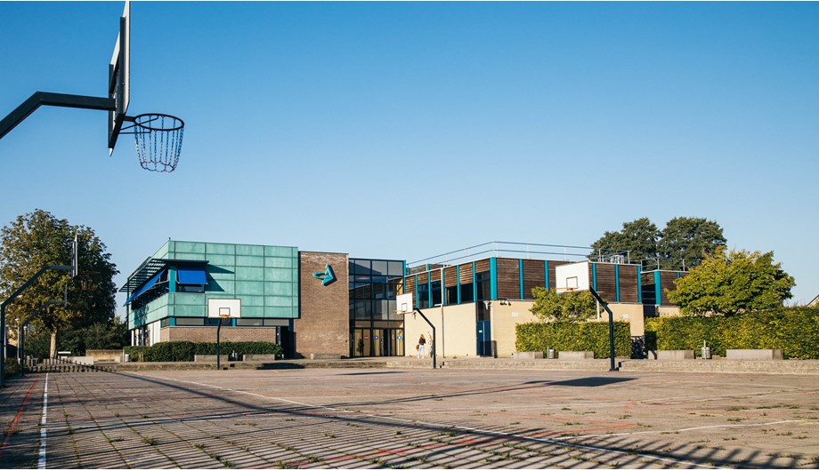 Schoolfoto van Almere College locatie Marinus Post, ontmoetingsschool voor mavo, havo, atheneum en gymnasium