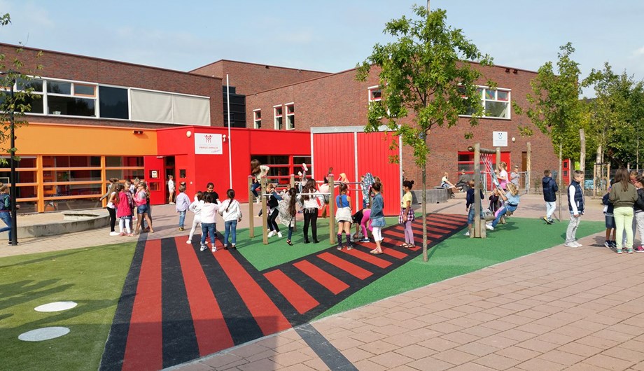 Onze school is gevestigd in een mooi gebouw in de Burgt-wijk in Barneveld. 