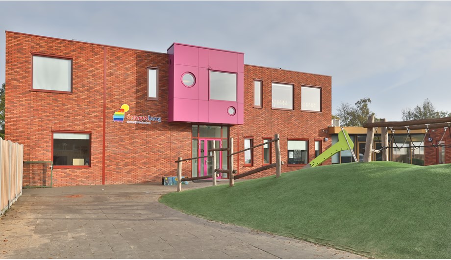 Onze school (paarse entree) is onderdeel van Kindcentrum Woldwijck. Het eerste aardbevingsbestendige kindcentrum in de provincie Groningen.