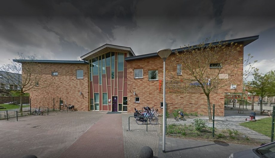 De school is onderdeel van een Kindcentrum: kinderdagverblijf, school en buitenschoolse opvang op één locatie. Centraal gelegen in Zwolle.