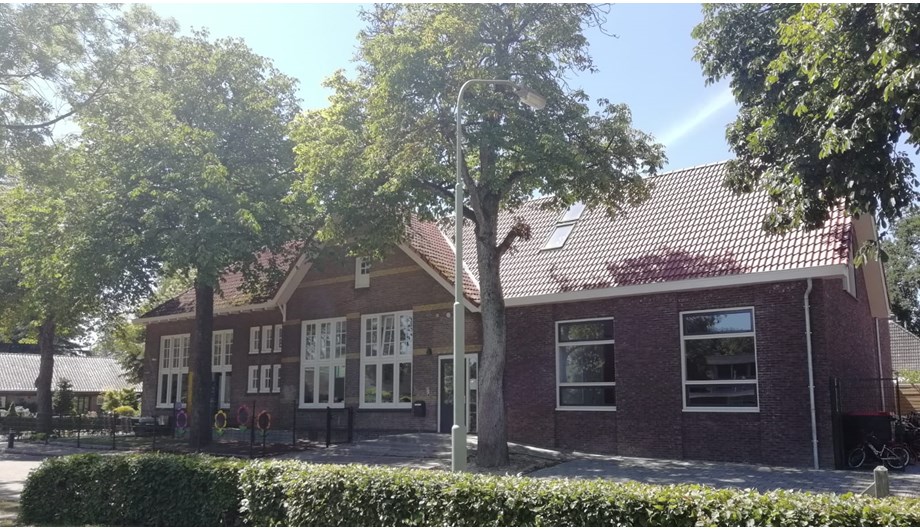 Schoolfoto van Openbare Basisschool De Esdoorn
