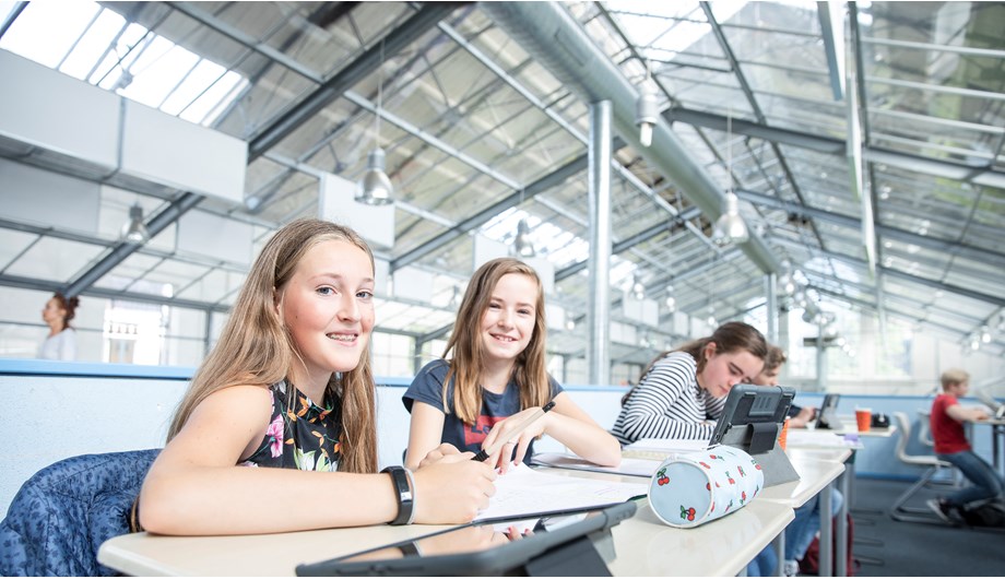 Schoolfoto van Stedelijk Gymnasium, school van OSG Piter Jelles