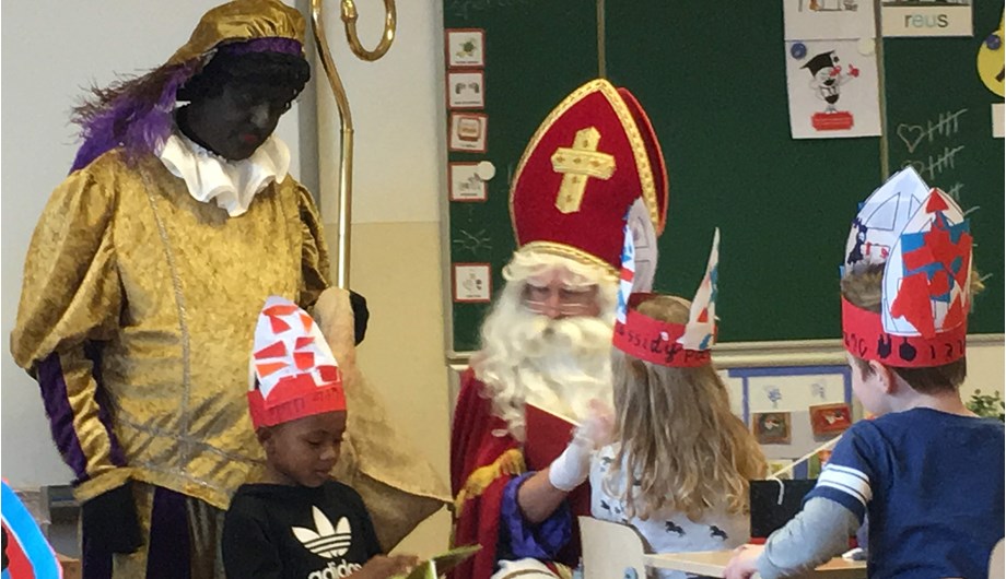 Sinterklaas heeft ieder jaar op 5 december tijd om bij ons op school langs te komen!