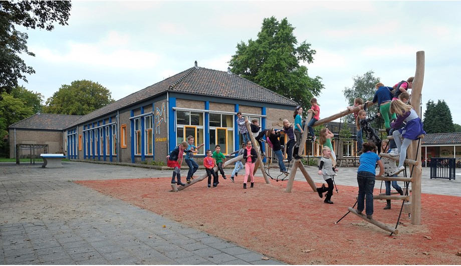 De school, gelegen in het centrum van het prachtige Halsteren.