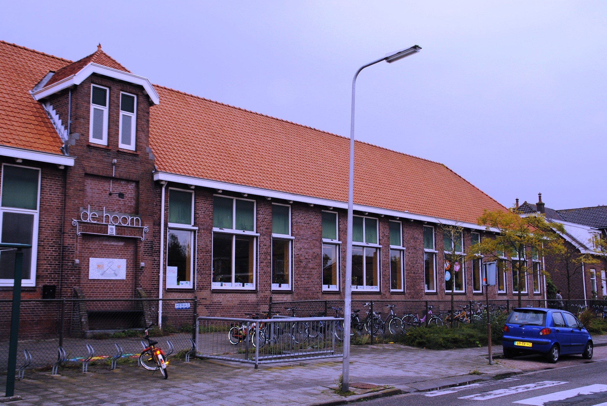 Vanaf schooljaar 2015 is de school gevestigd in het gebouw naast het oude schoolgebouw. 