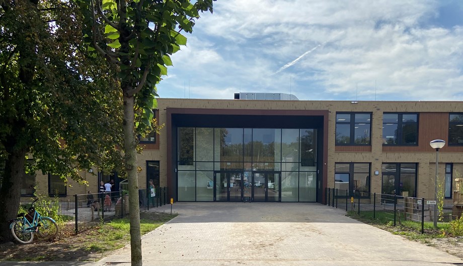 Vanaf schooljaar 2023/2024 starten wij in onze nieuwe gebouw aan de Slochterenweg 27.