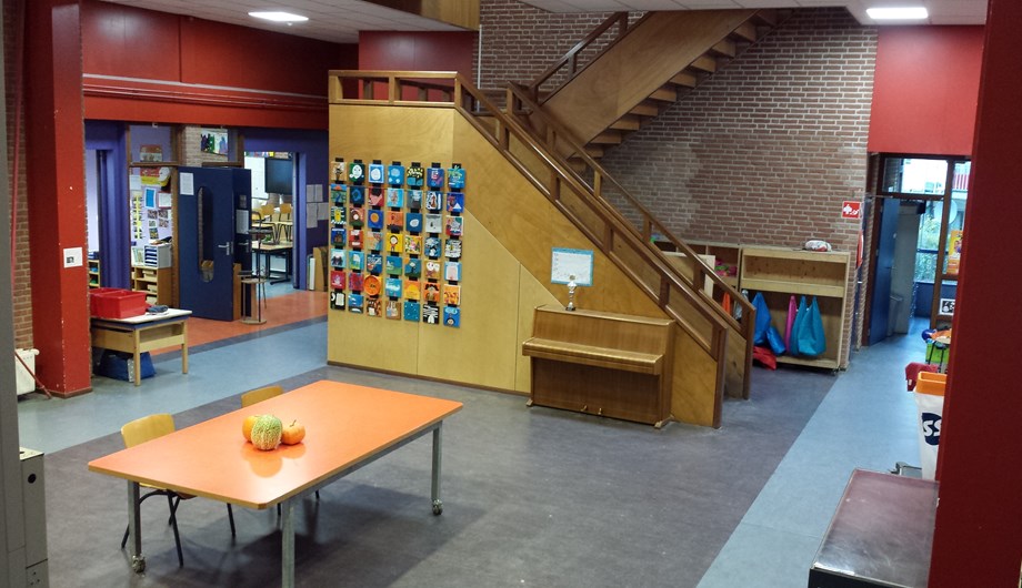 Schoolfoto van 4e Montessorischoolschool de Pinksterbloem