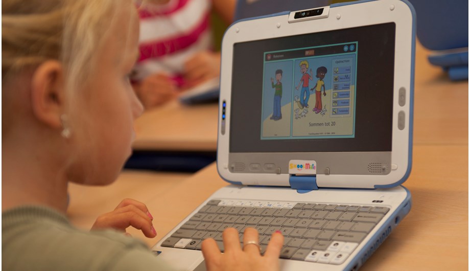 Moderne digitale schoolborden, computers en laptops in elke groep dragen bij aan een rijk eigentijds leerstofaanbod