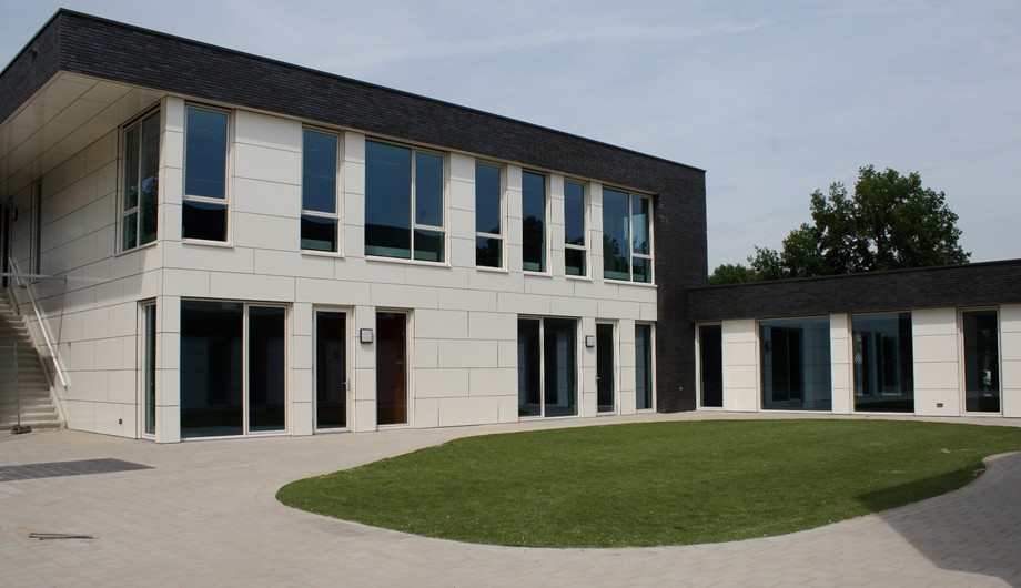 De school is in oktober 2013 geopend.