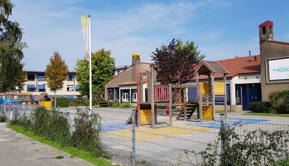 Onze school staat op een prachtige plek in een groene rustige omgeving in wijk De Wiken.